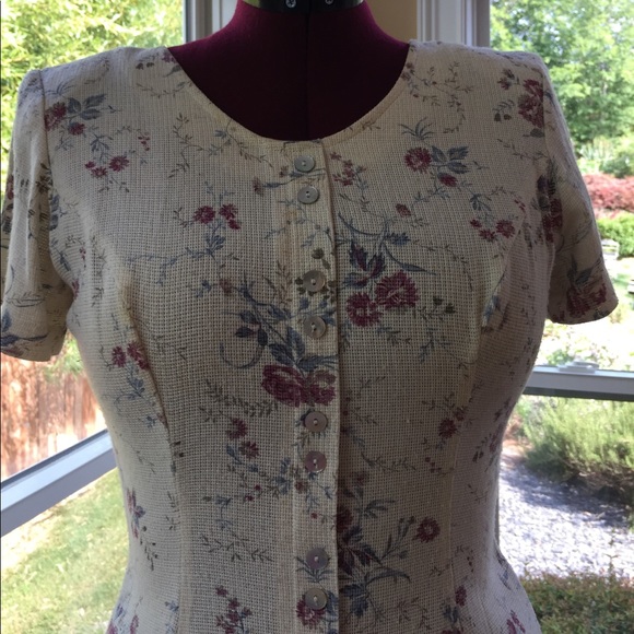 Flattering linen/rayon fitted waist front buttons - Picture 4 of 8